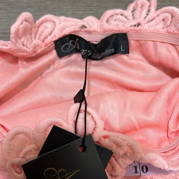 Pink lace dress - Picture 7 of 8